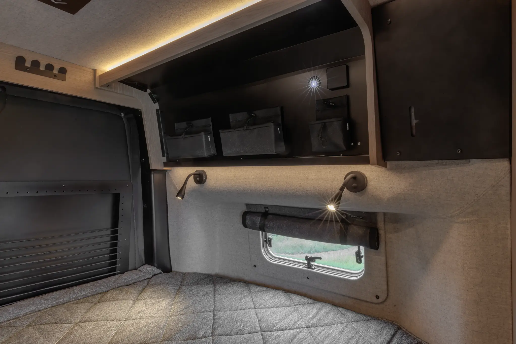 Dovra RIG X-610_Interior_3